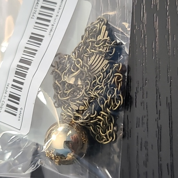 Harry Potter Golden Snitch Necklace - Picture 4 of 4